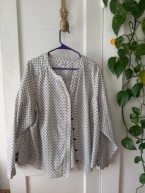 Croft and barrow women’s size 2X button up black-and-white blouse